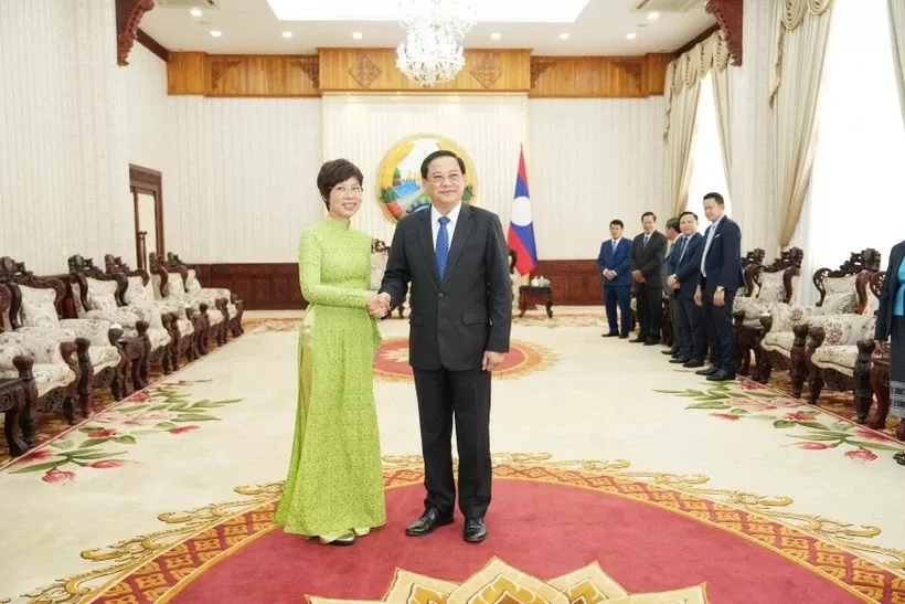 Lao Prime Minister Sonexay Siphandone receives VNA General Director in Vientiane