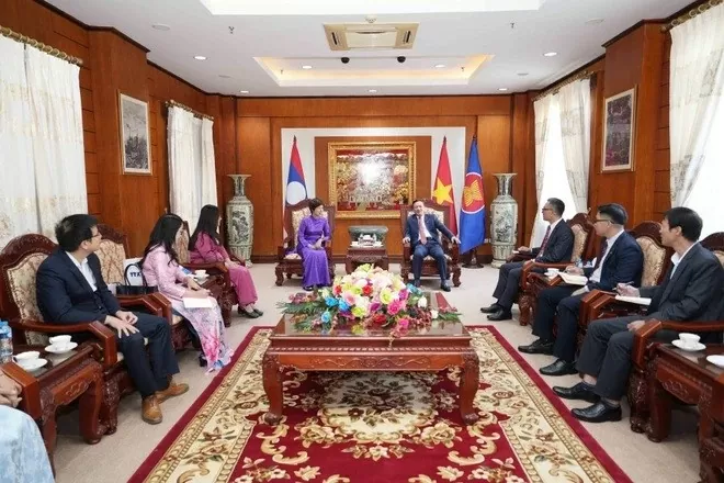 Lao Prime Minister Sonexay Siphandone receives VNA General Director in Vientiane