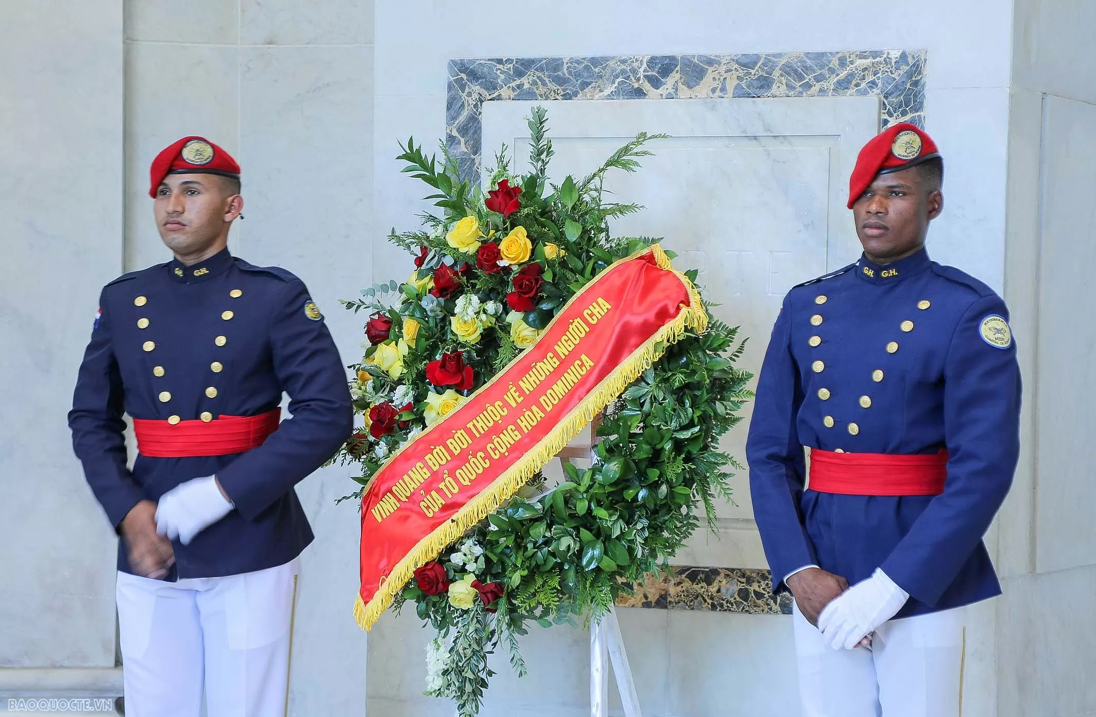 Thủ tướng Phạm Minh Chính và Phu nhân dâng hoa tưởng niệm lãnh đạo lập quốc Cộng hoà Dominica