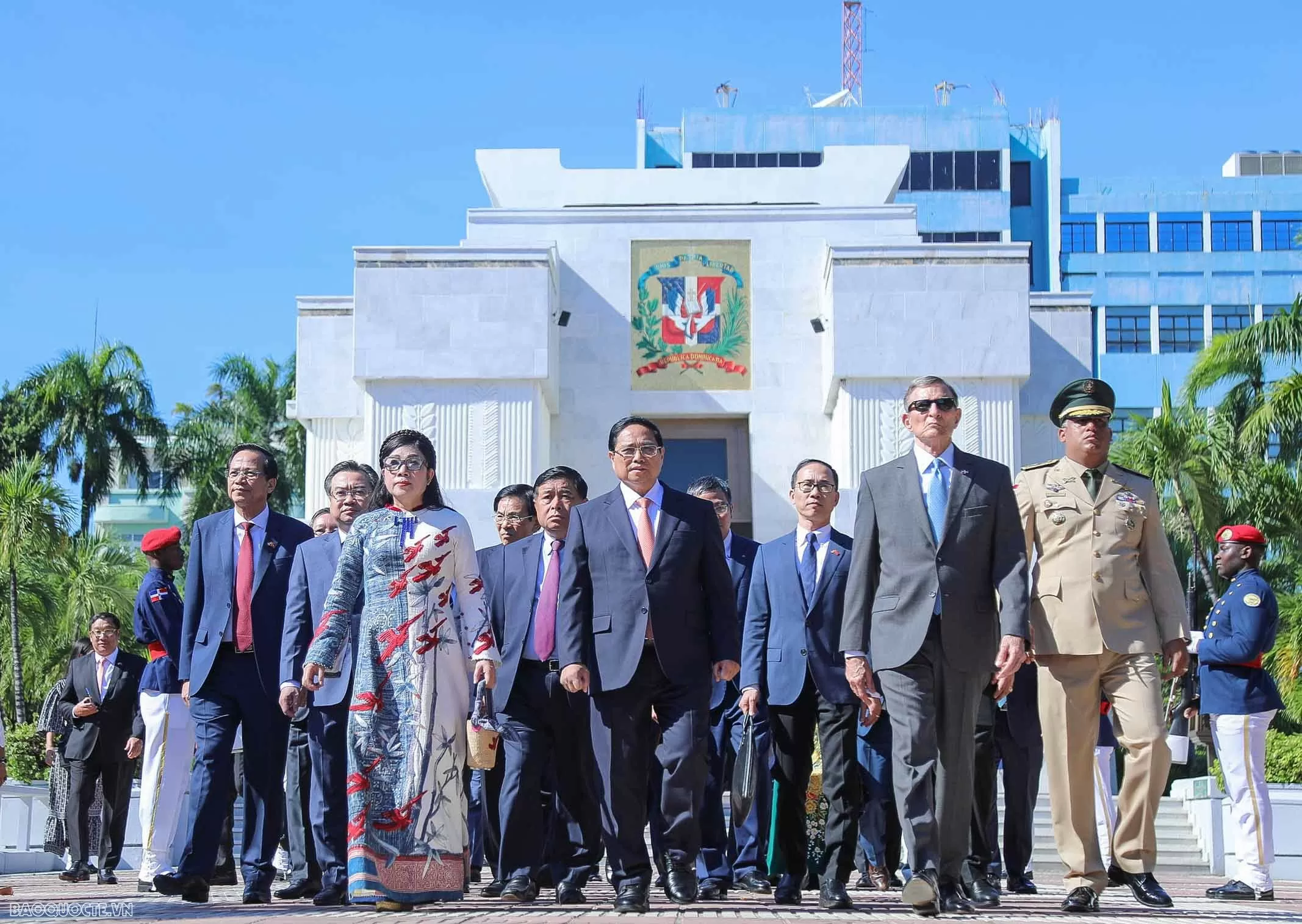 Rời khu tưởng niệm, Thủ tướng Phạm Minh Chính và Phu nhân đến Phủ Tổng thống Cộng hòa Dominica