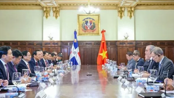 PM Pham Minh Chinh hold talks with President of Dominican Republic in Santo Domingo