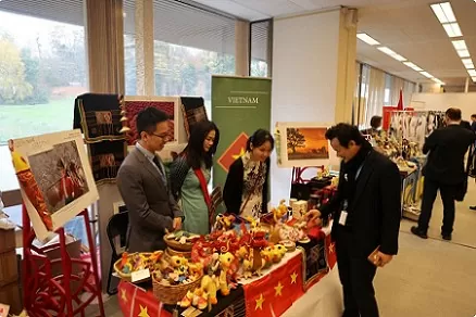 Vietnam demonstrates humanitarian commitment at UN bazaar