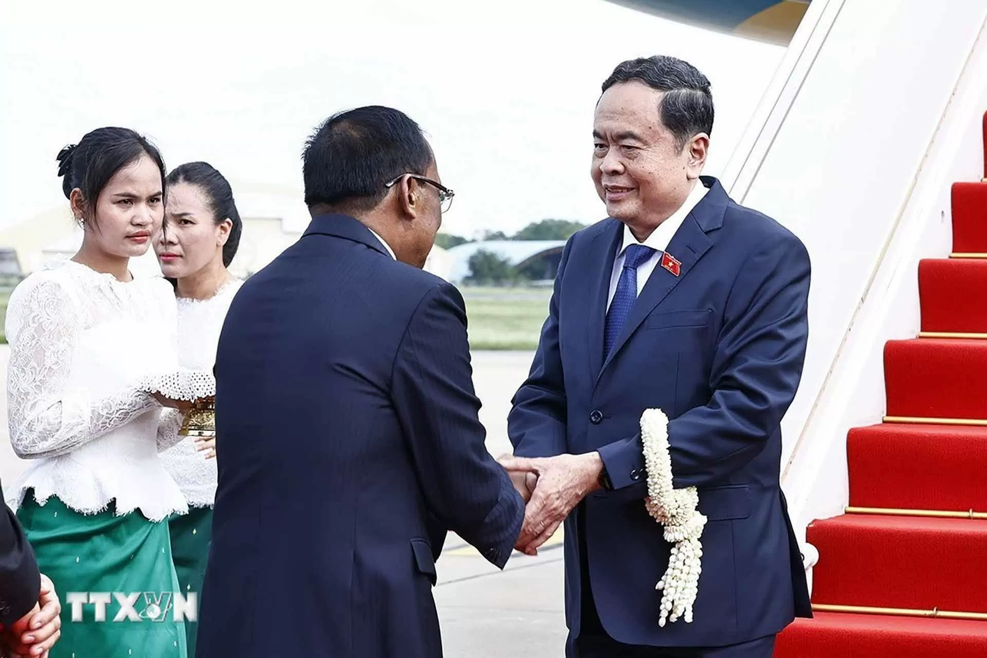 Lễ đón Chủ tịch Quốc hội Trần Thanh Mẫn tại sân bay quốc tế Pochentong, thủ đô Phnom Penh. (Nguồn: TTXVN)