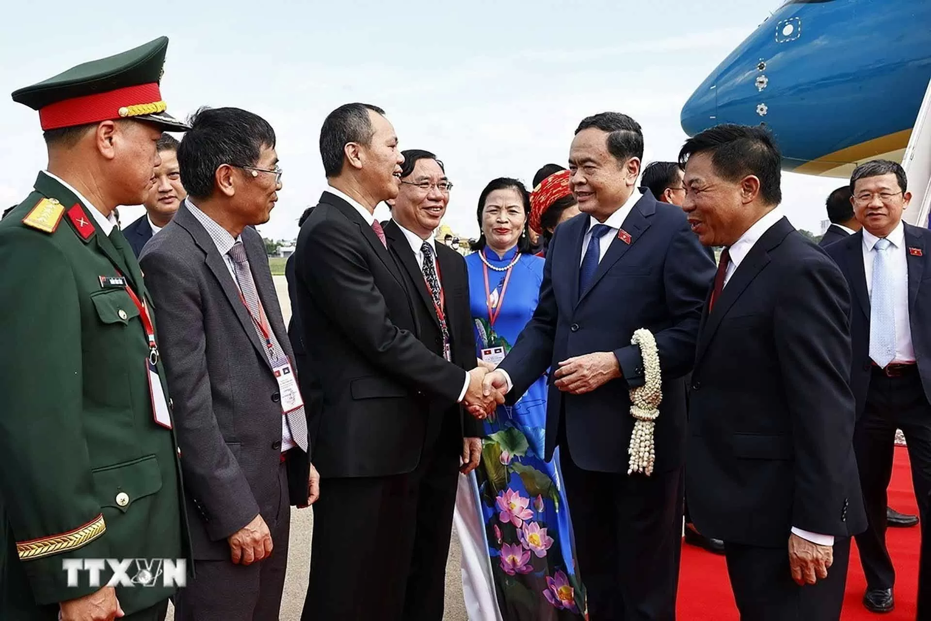 Lễ đón Chủ tịch Quốc hội Trần Thanh Mẫn tại sân bay quốc tế Pochentong, thủ đô Phnom Penh. (Nguồn: TTXVN)