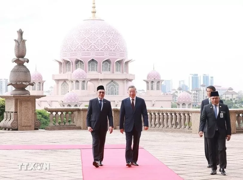 Welcome ceremony held for General Secretary To Lam in Malaysia