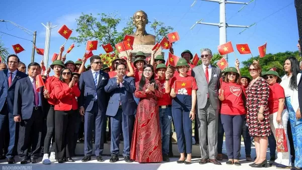 PM Pham Minh Chinh attends inauguration of upgraded Statue of President Ho Chi Minh in Santo Domingo