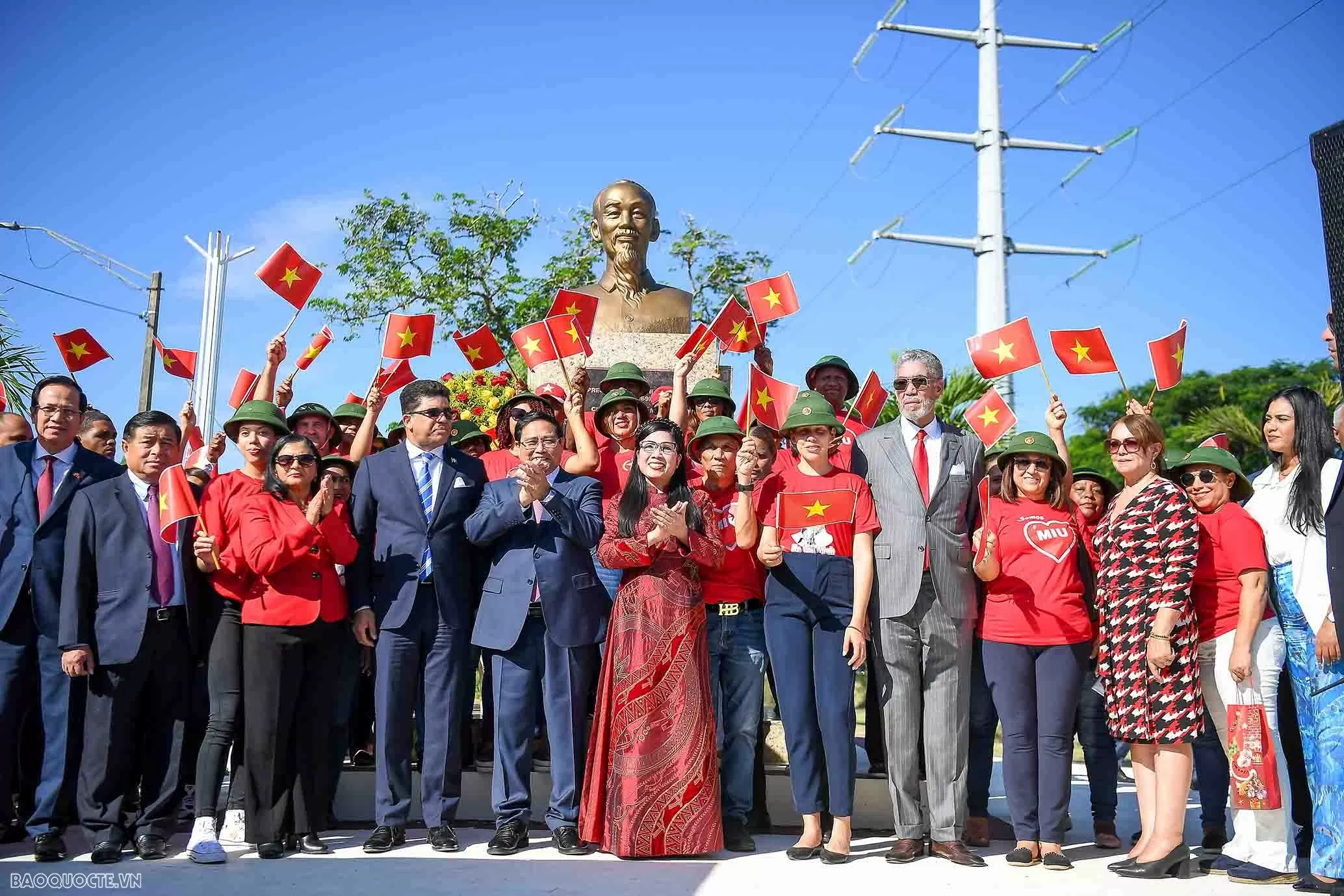 PM Pham Minh Chinh attends inauguration of upgraded statue of President Ho Chi Minh in Santo Domingo