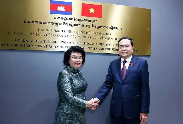 NA Chairman Tran Thanh Man attends inauguration o work symbolising Vietnam-Cambodia friendship in Phnom Penh