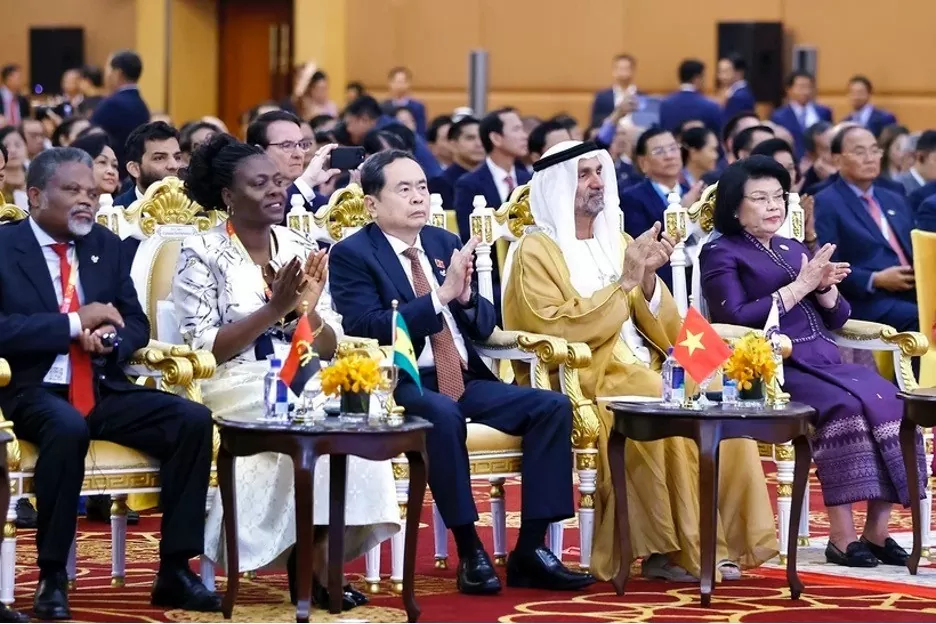 NA Chairman Tran Thanh Man (third from left) is leading a Vietnamese delegation to the 11th plenary session of the International Parliament for Tolerance and Peace. (Photo: VNA)