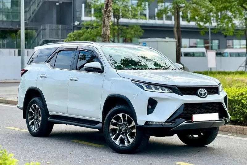 Động cơ xăng 2.7L trên Toyota Fortuner kết hợp với hộp số tự động 6 cấp, tạo ra công suất tối đa 164 mã lực và mô-men xoắn cực đại đạt 245Nm Động cơ xăng 2.7L trên Toyota Fortuner kết hợp với hộp số tự động 6 cấp, tạo ra công suất tối đa 164 mã lực và mô-men xoắn cực đại đạt 245Nm