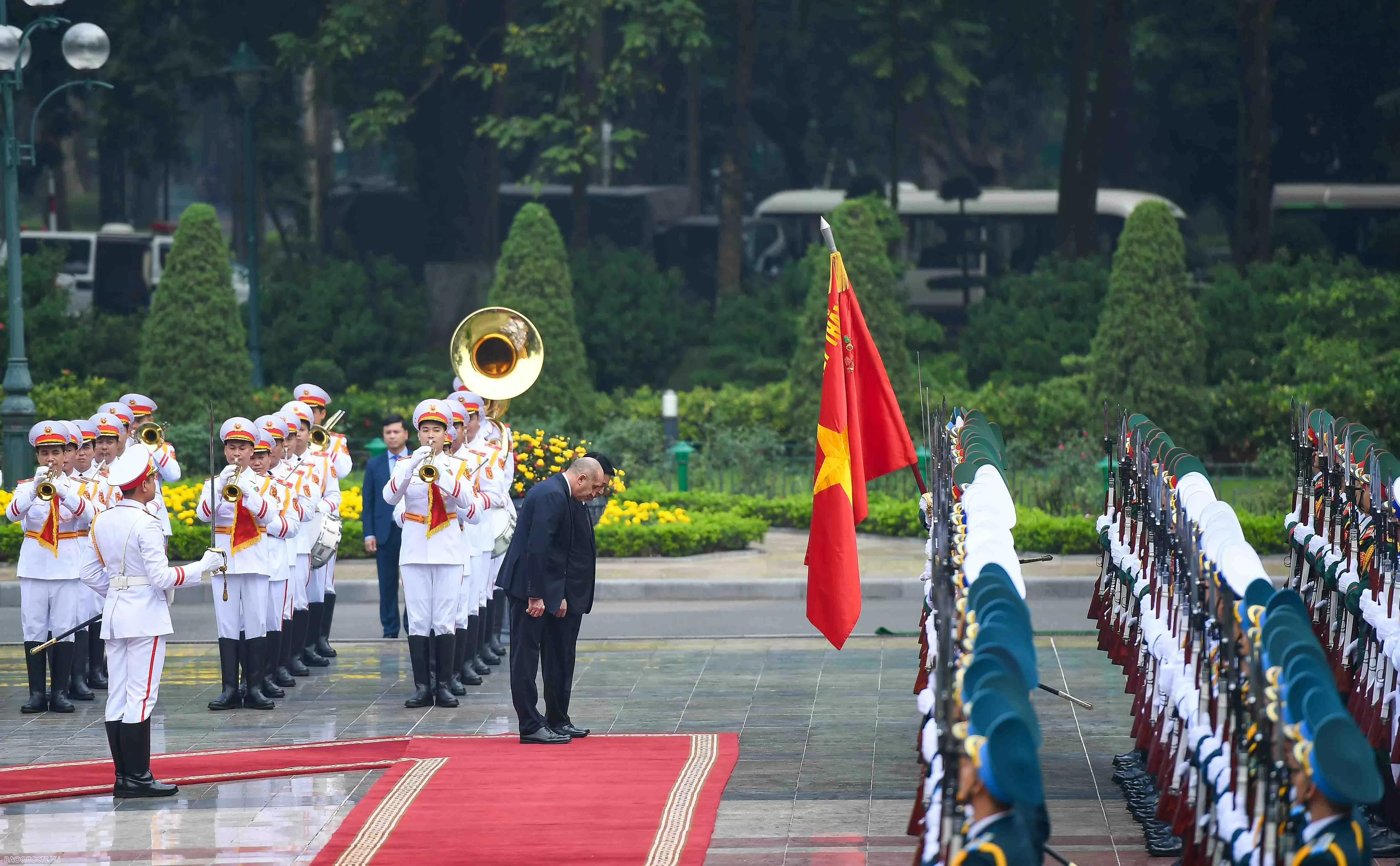 Chủ tịch nước Lương Cường và Phu nhân chủ trì lễ đón chính thức Tổng thống Bulgaria và Phu nhân