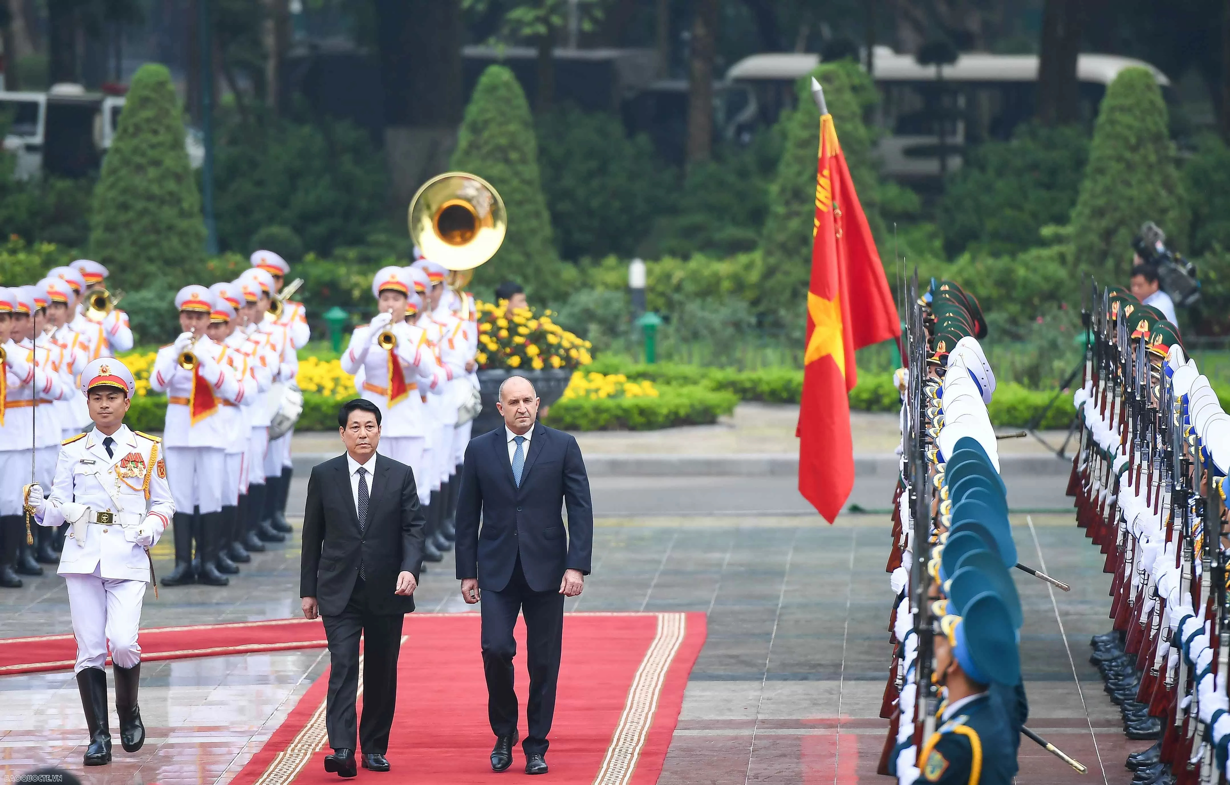 Chủ tịch nước Lương Cường và Phu nhân chủ trì lễ đón chính thức Tổng thống Bulgaria và Phu nhân