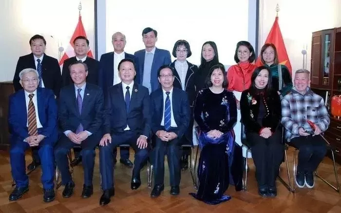 Deputy PM Tran Hong Ha meets with Vietnamese community in Denmark