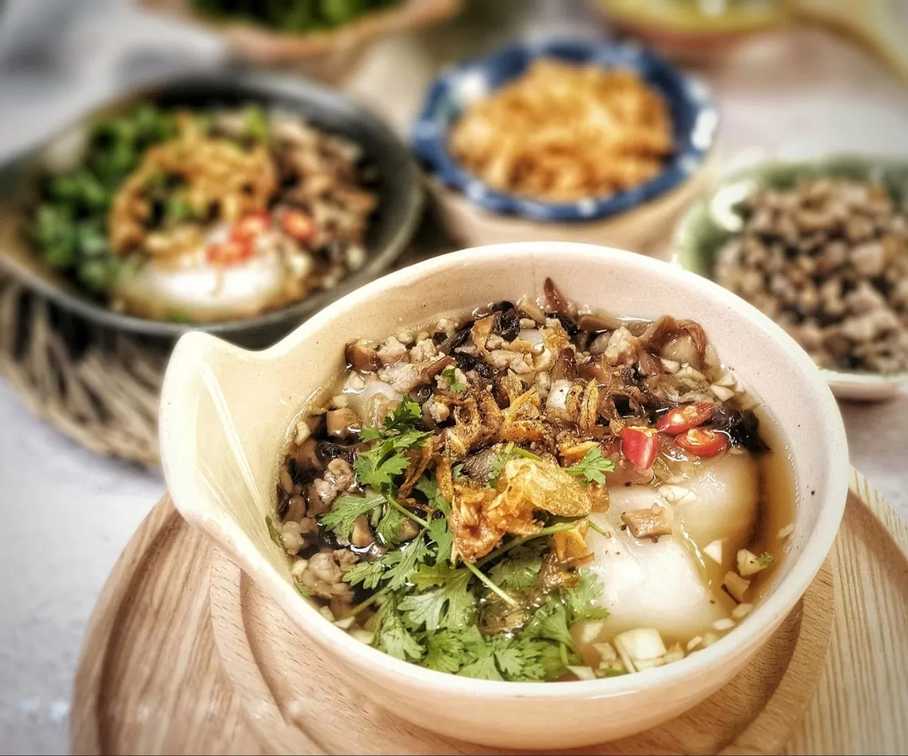 Giá heo hơi hôm nay 26/11: Tiếp tục điều chỉnh tại nhiều địa phương, cuối năm tổng sản lượng thịt heo dự báo vẫn đạt trên 5 triệu tấn. (Nguồn: Vincom)