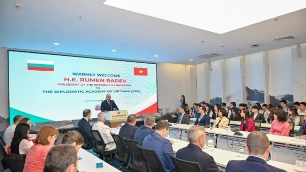 Bulgarian President Rumen Radev visits Diplomatic Academy of Vietnam