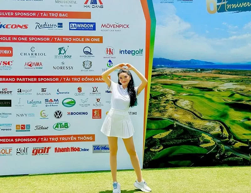 MC golf Diễm Nhi luôn xinh đẹp mỗi khi xuất hiện.