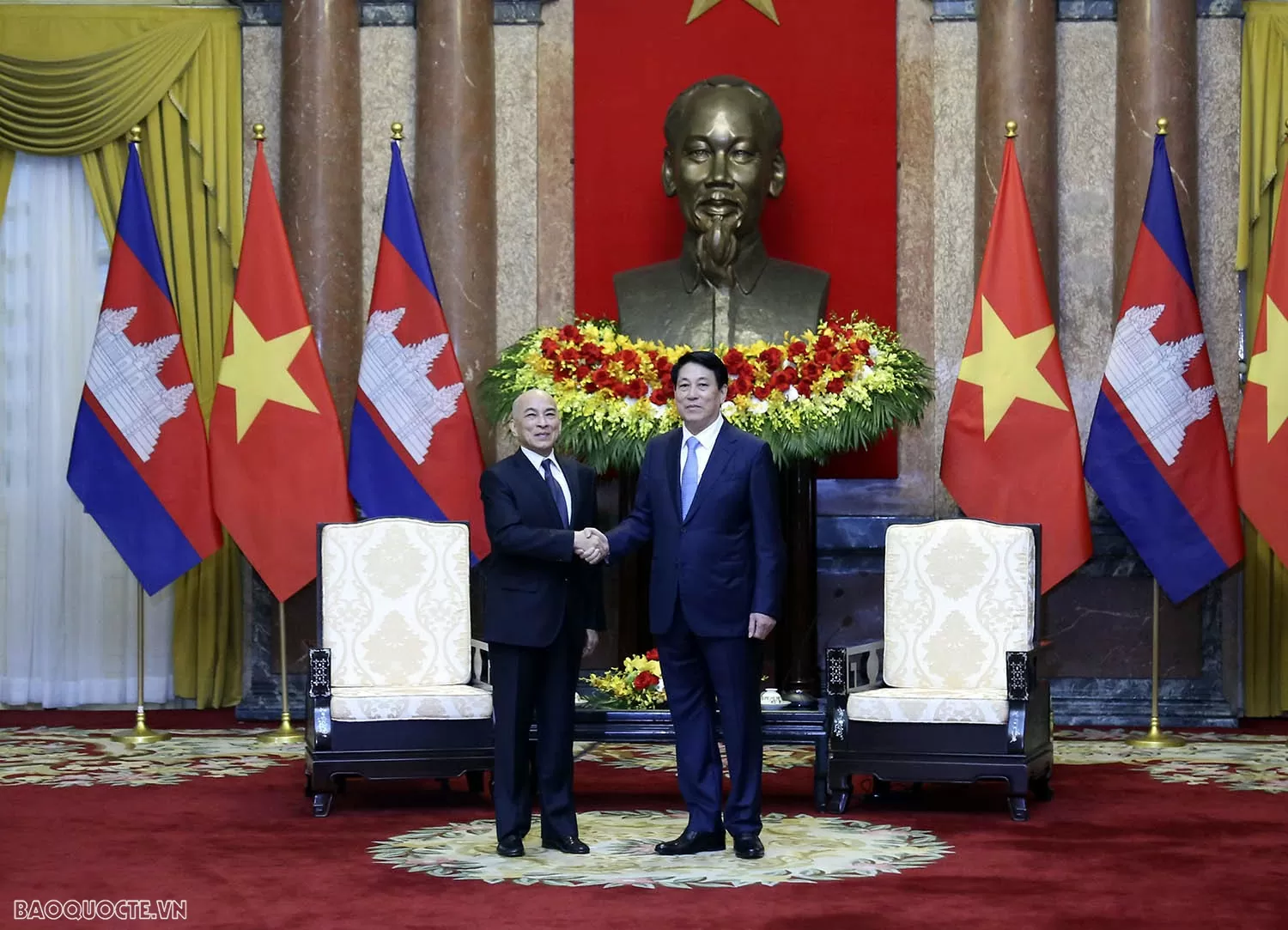 President Luong Cuong welcomes Cambodian King Norodom Sihamoni in Hanoi