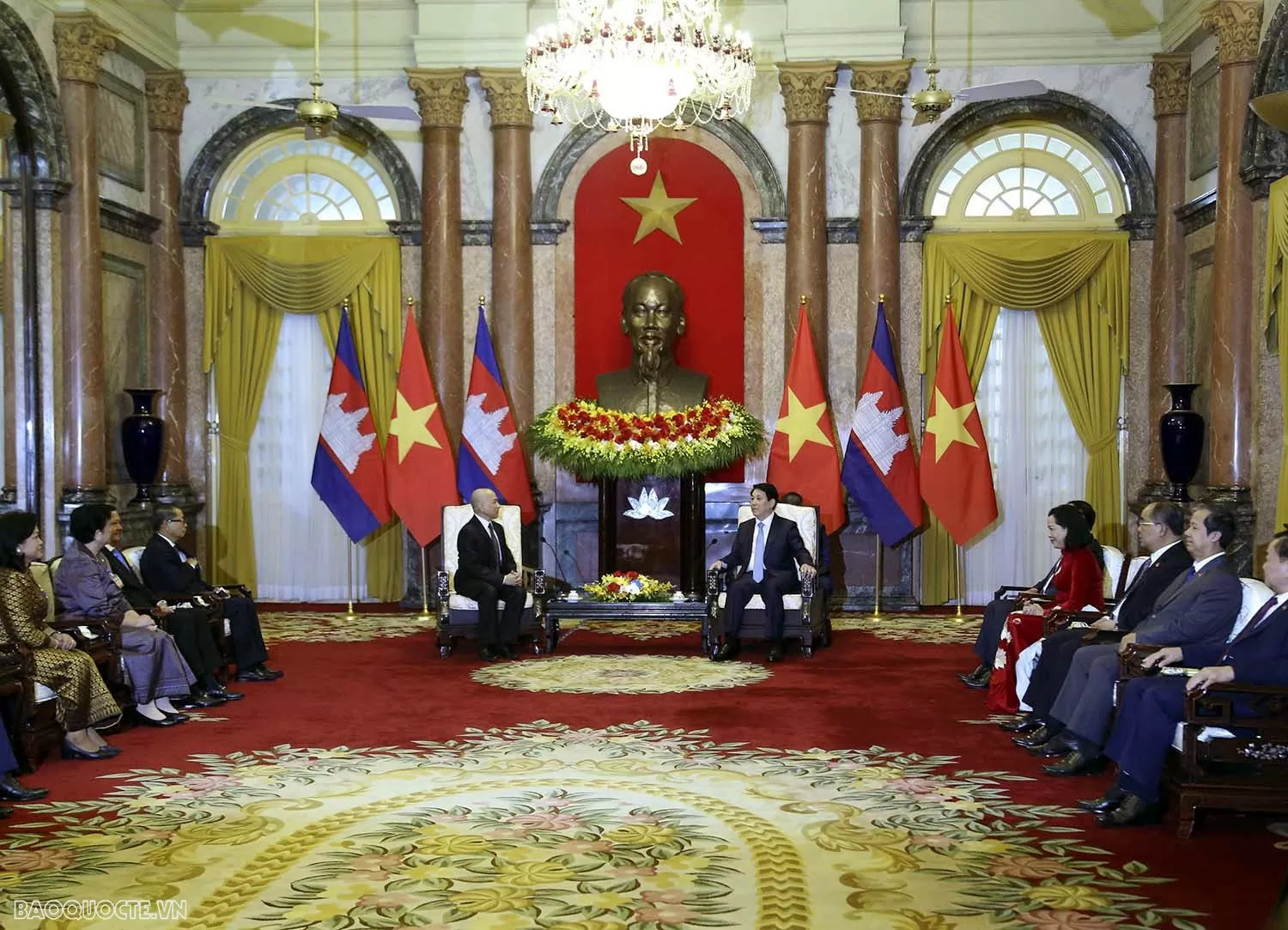 President Luong Cuong welcomes Cambodian King Norodom Sihamoni in Hanoi