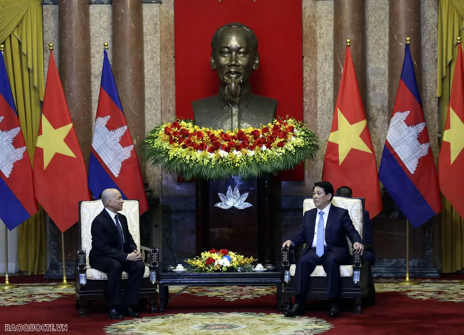 President Luong Cuong welcomes Cambodian King Norodom Sihamoni in Hanoi