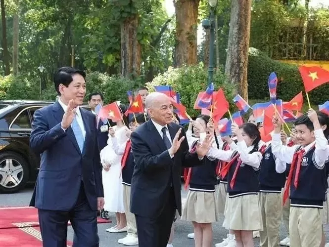 President Luong Cuong hosts welcome ceremony for Cambodian King