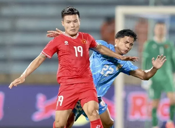 Quang Hải ghi bàn ở trận thắng Daegu 2-0.