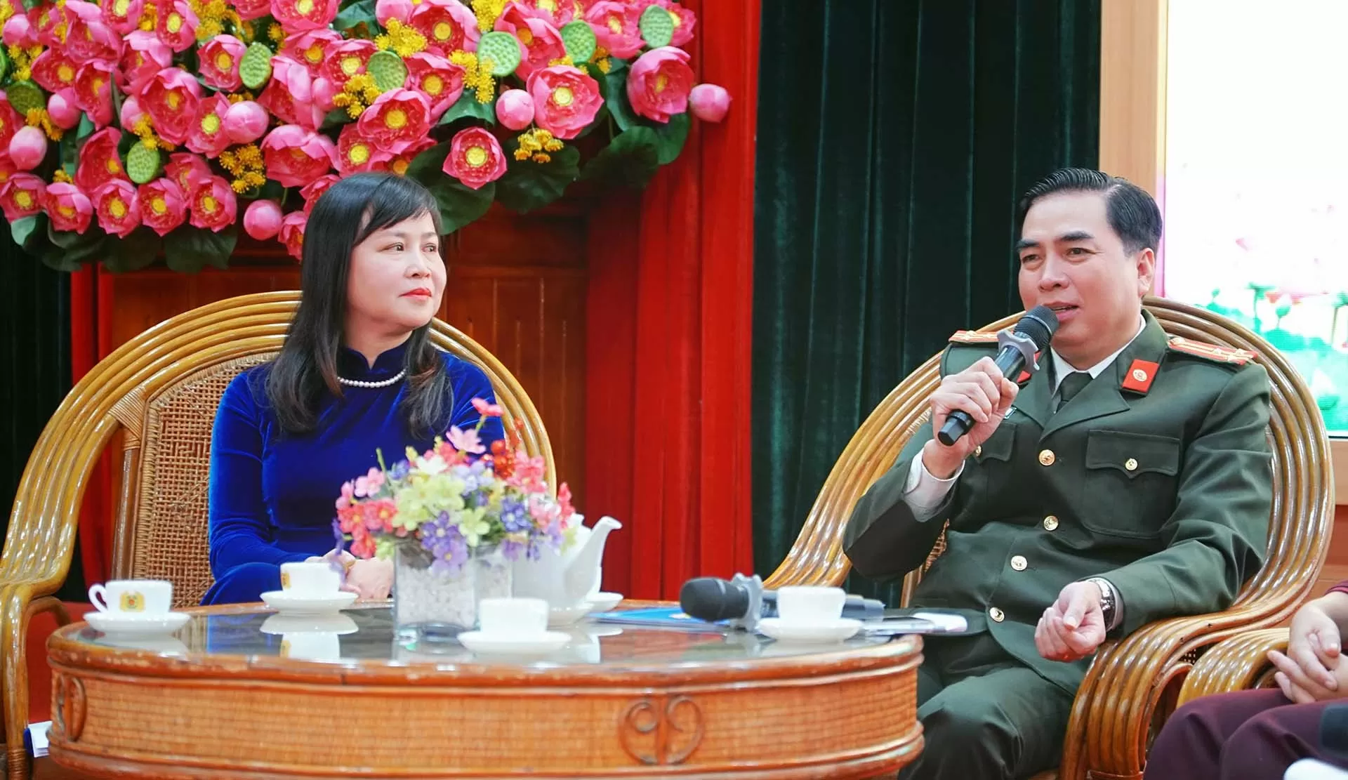 Tọa đàm xây dựng chiến lược bình đẳng giới và nâng cao quyền năng cho phụ nữ Tọa đàm xây dựng chiến lược bình đẳng giới và nâng cao quyền năng cho phụ nữ