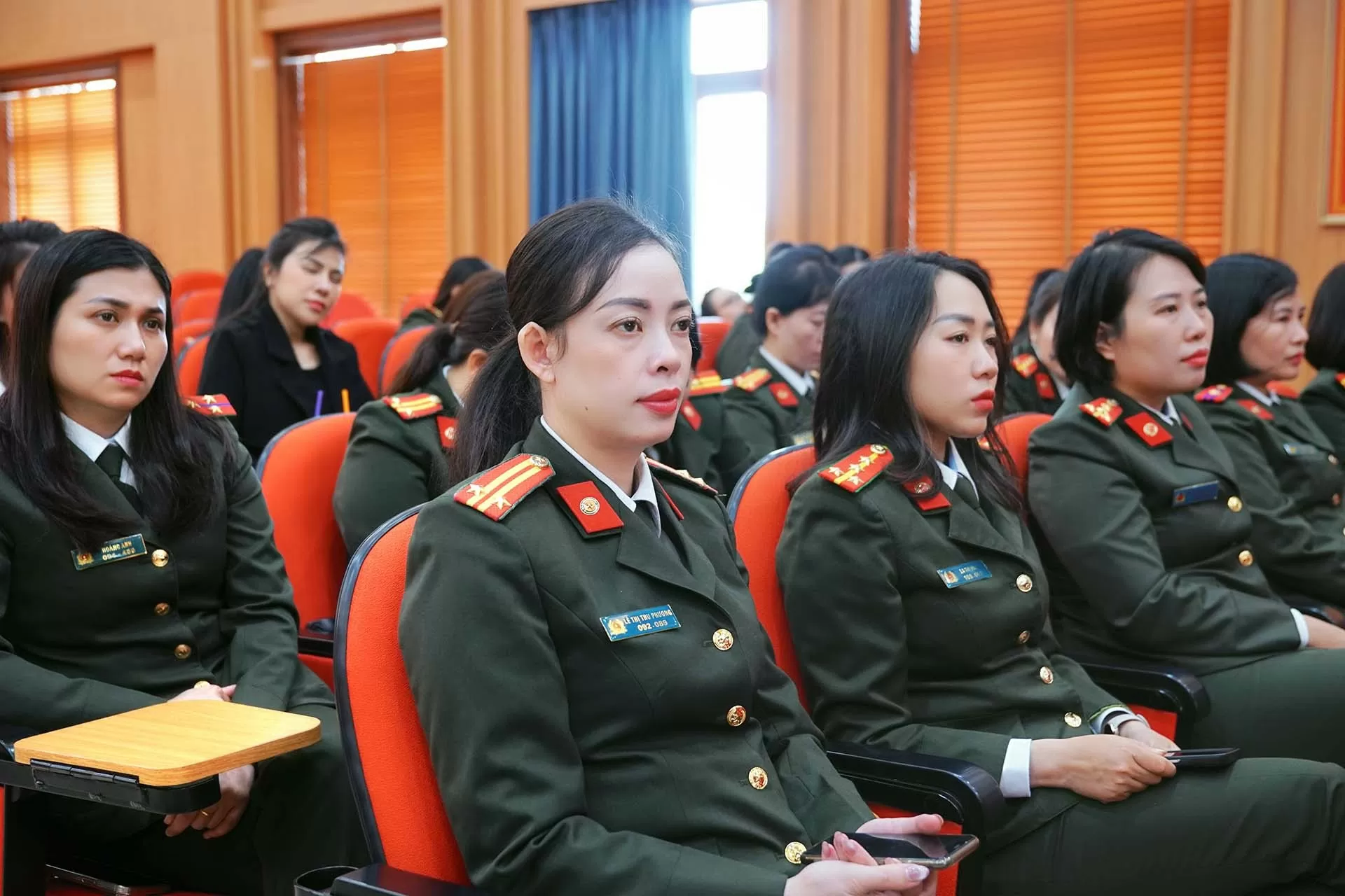 Tọa đàm xây dựng chiến lược bình đẳng giới và nâng cao quyền năng cho phụ nữ Tọa đàm xây dựng chiến lược bình đẳng giới và nâng cao quyền năng cho phụ nữ