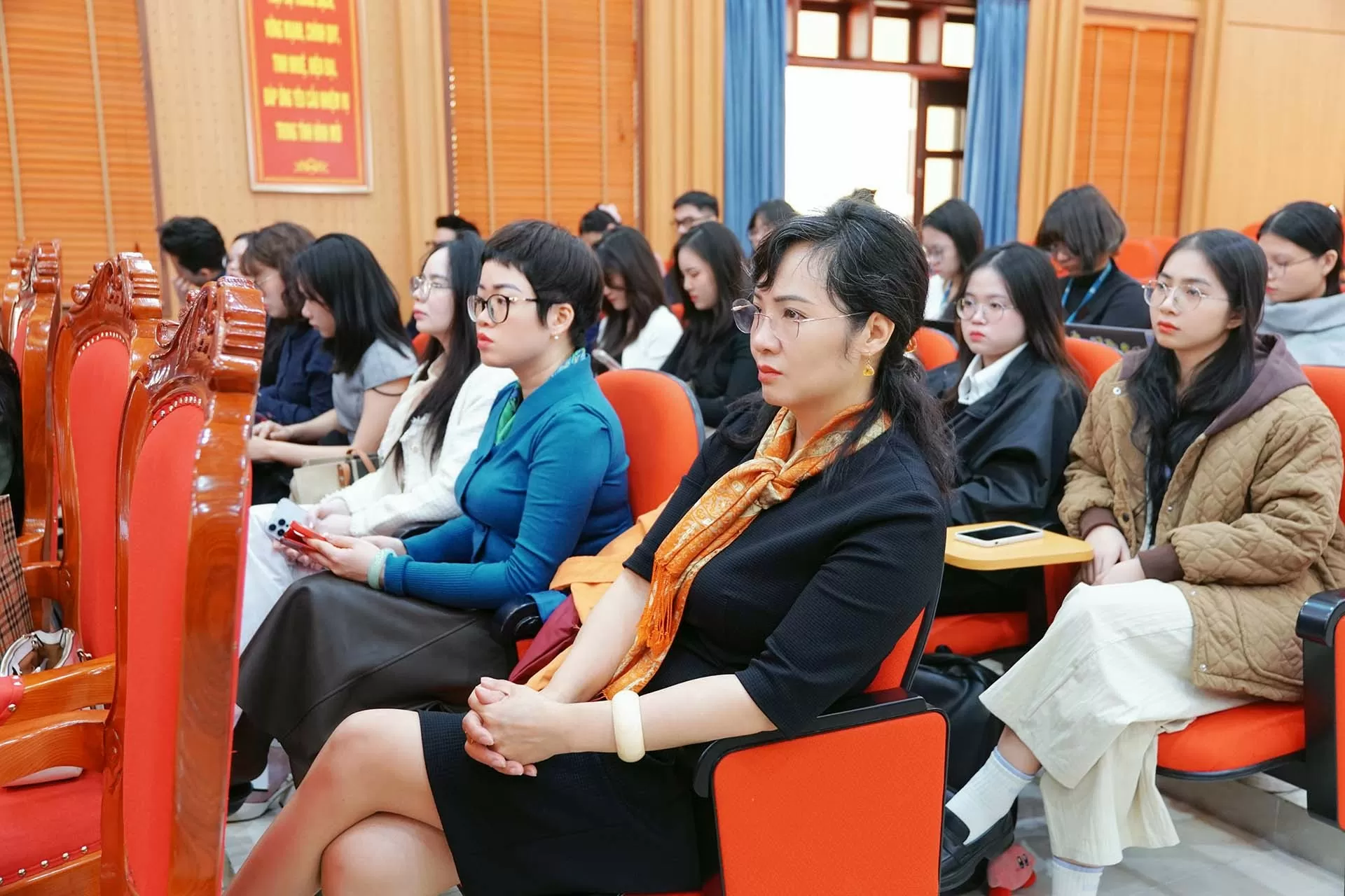 Tọa đàm xây dựng chiến lược bình đẳng giới và nâng cao quyền năng cho phụ nữ Tọa đàm xây dựng chiến lược bình đẳng giới và nâng cao quyền năng cho phụ nữ