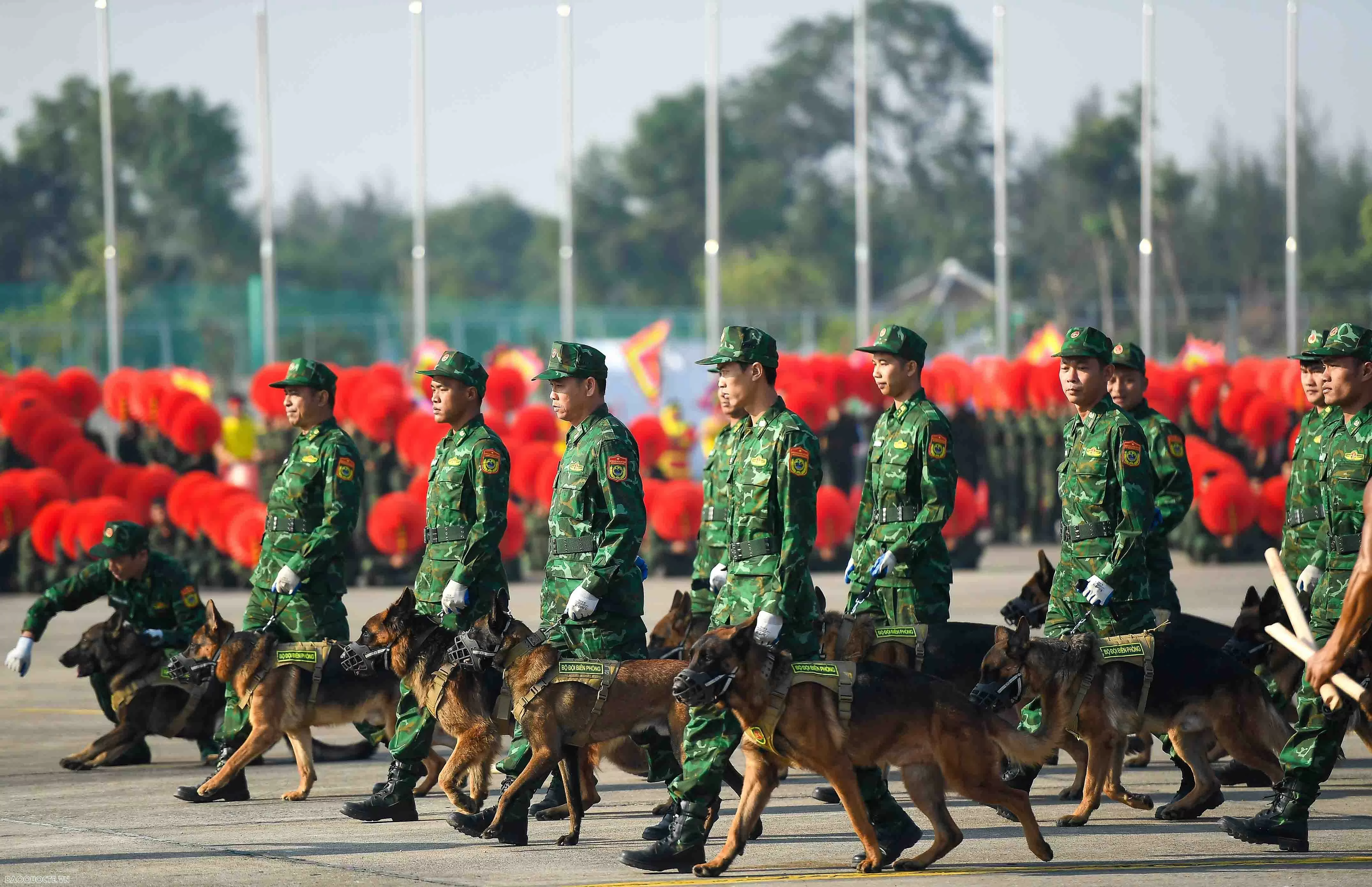 Đại tướng Phan Văn Giang đề nghị các lực lượng ngày làm việc, đêm suy nghĩ... chuẩn bị tốt Triển lãm Quốc phòng quốc tế