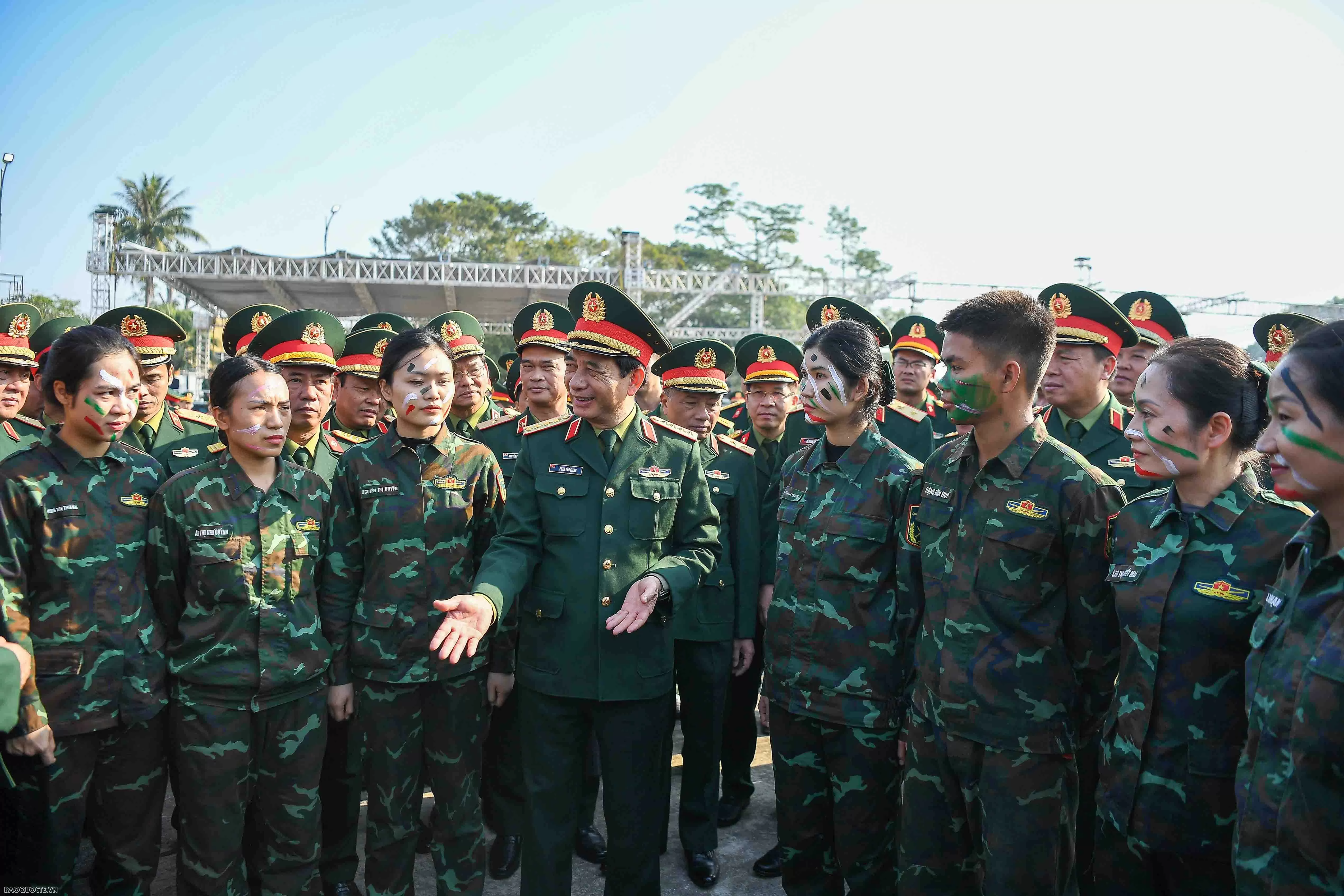 Đại tướng Phan Văn Giang đề nghị các lực lượng ngày làm việc, đêm suy nghĩ... chuẩn bị tốt Triển lãm Quốc phòng quốc tế