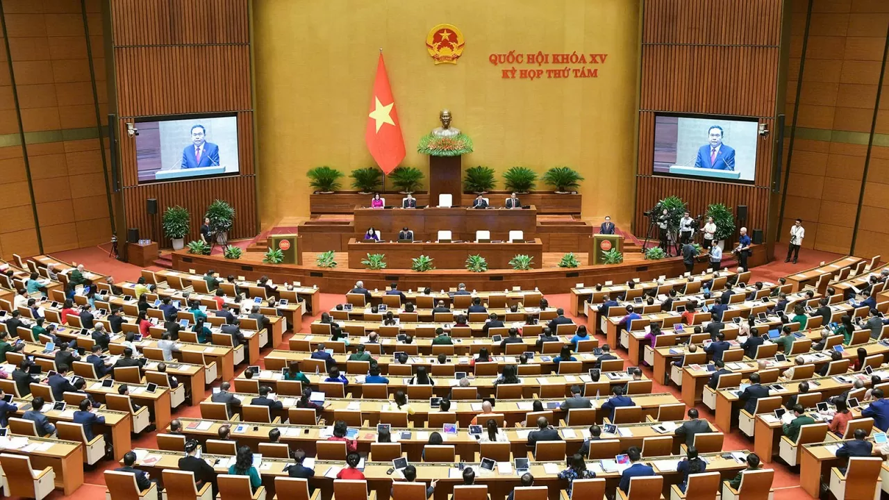 Chiều 30/11, tại Nhà Quốc hội, dưới sự chủ trì của Ủy viên Bộ Chính trị, Chủ tịch Quốc hội Trần Thanh Mẫn, Quốc hội khóa XV tiến hành phiên bế mạc.