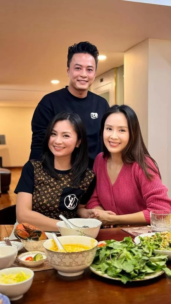 Hồng Đăng đăng ảnh dàn diễn viên Sao Việt: BTV Hoài Anh khoe dáng cực 'ngầu', hoa hậu Kỳ Duyên rạng rỡ, Đàm Thu Trang đón sinh nhật giản dị