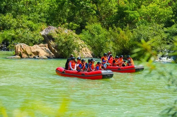 Khu du lịch sinh thái thác Dray Nur - Gia Long đón tiếp gần 10,000 lượt du khách tham quan và trải nghiệm trong suốt Lễ hội Cà phê Buôn Ma Thuột lần thứ tám. (Nguồn: Trung Nguyên Legend)