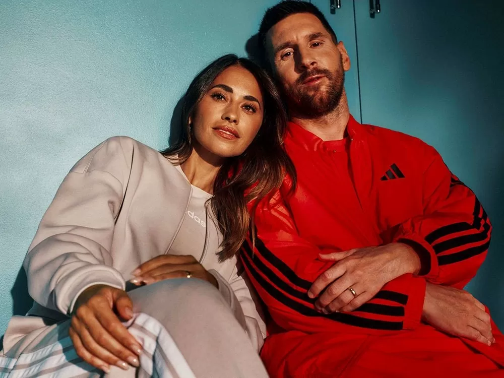 Messi và Antonela quen biết từ ngày nhỏ, bắt đầu hẹn hò ở tuổi teen và gắn bó gần 20 năm nay. Hè 2007, đôi uyên ương kết hôn và có 3 con trai, được biết đến với hình ảnh gia đình hạnh phúc, gắn bó.
