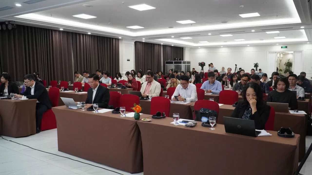 Toàn cảnh buổi Hội thảo tổng kết Dự án “Phát triển dự án tín chỉ các-bon thí điểm trong lĩnh vực giao thông vận tải”. (Ảnh: UNDP) Toàn cảnh buổi Hội thảo tổng kết Dự án “Phát triển dự án tín chỉ các-bon thí điểm trong lĩnh vực giao thông vận tải”. (Ảnh: UNDP)