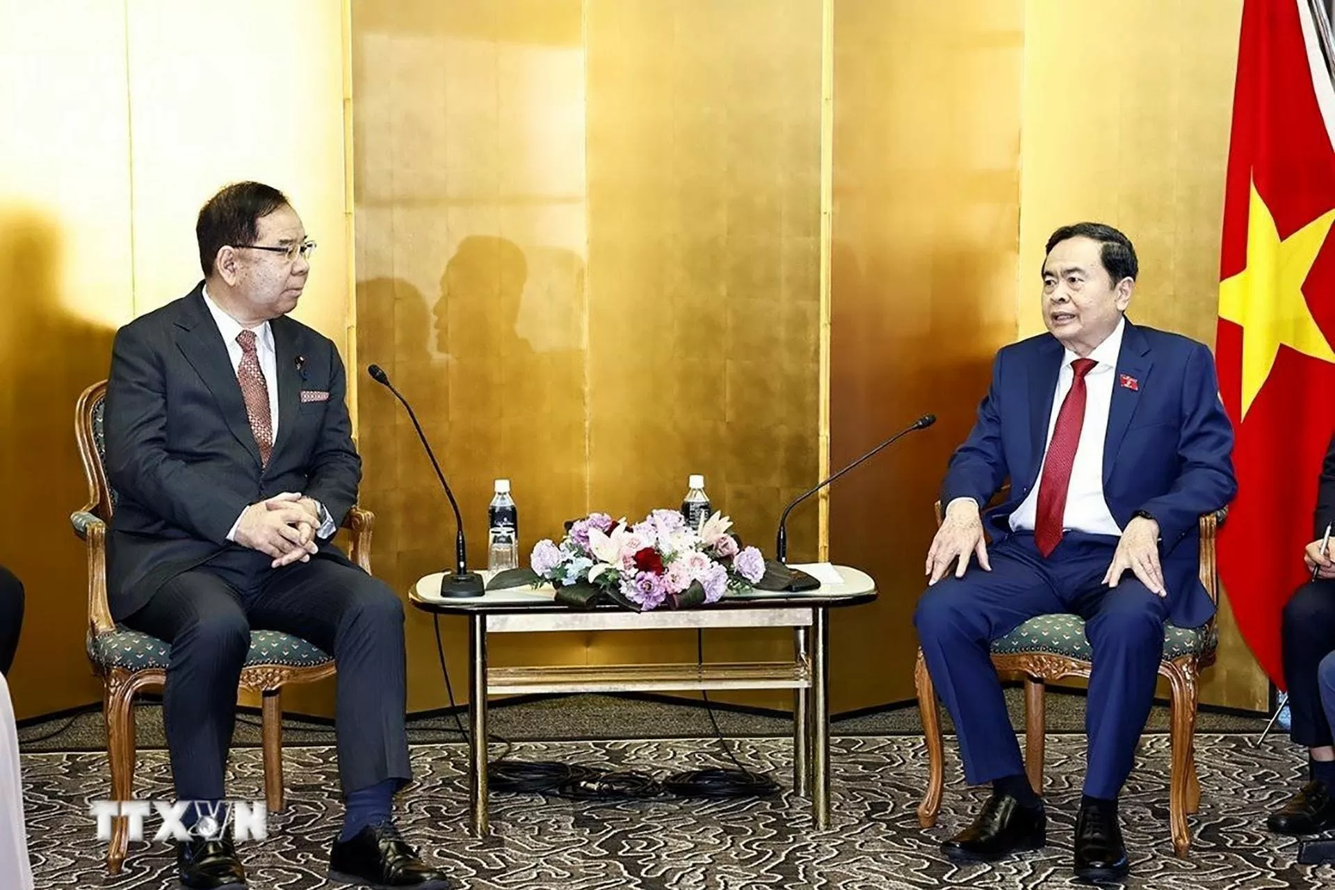 Đảng Cộng sản Việt Nam coi trọng quan hệ đoàn kết, hữu nghị truyền thống với Đảng Cộng sản Nhật Bản Đảng Cộng sản Việt Nam coi trọng quan hệ đoàn kết, hữu nghị truyền thống với Đảng Cộng sản Nhật Bản
