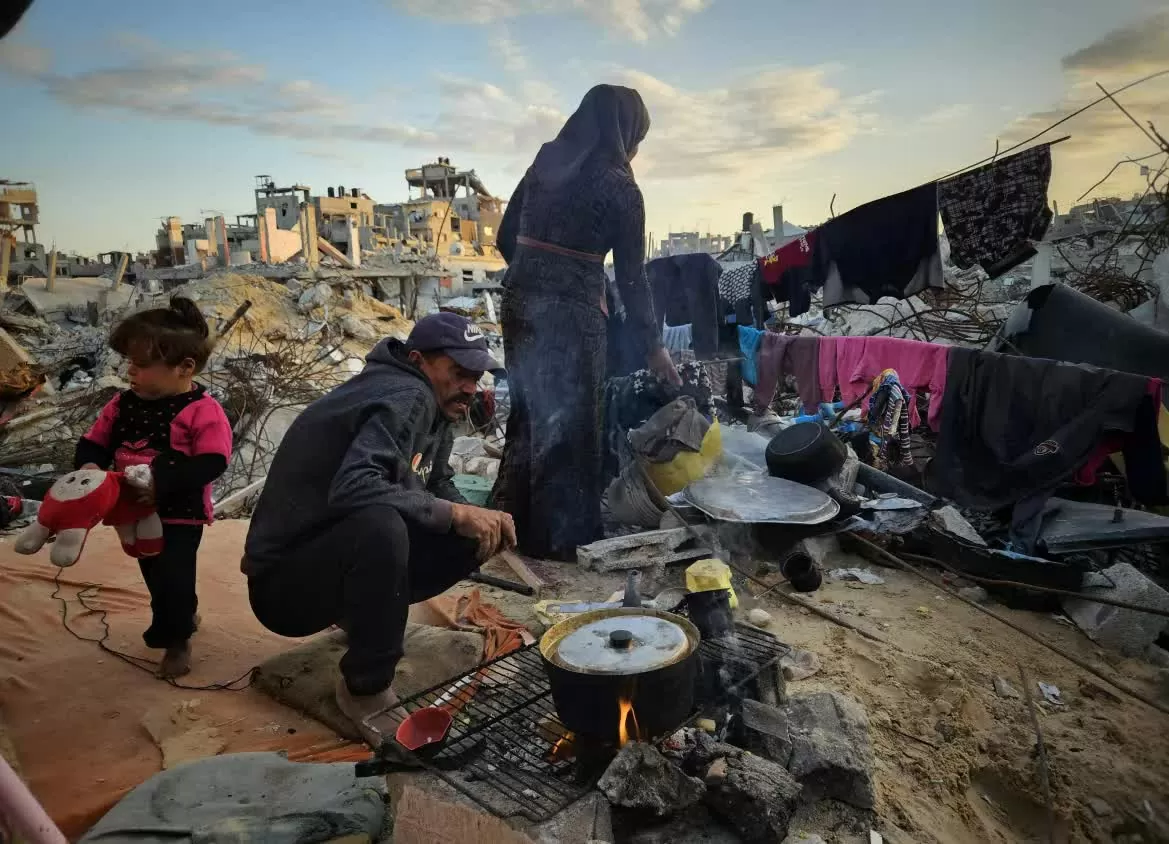 Xung đột Dải Gaza: Người dân Palestine đi bộ gần chục cây số với hi vọng 'có bữa no'