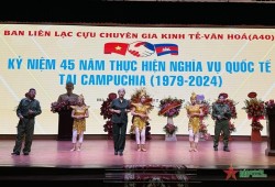 Đoàn chuyên gia kinh tế - văn hoá  giúp cách mạng Campuchia gặp mặt kỷ niệm 45 năm thành lập