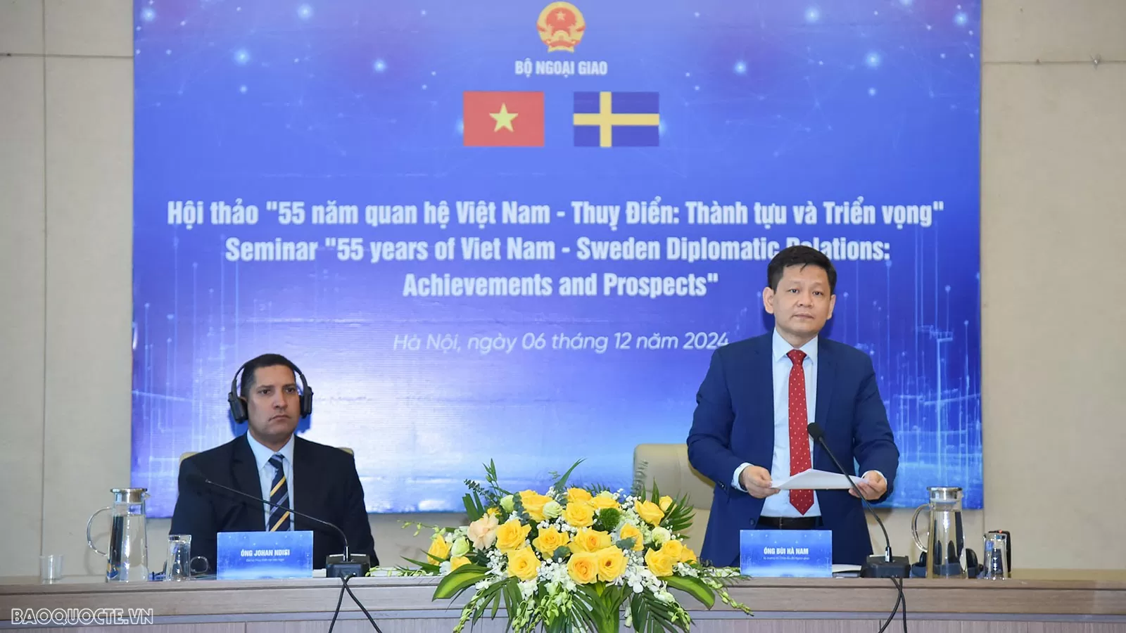 ông Bùi Hà Nam, Vụ trưởng Vụ châu Âu, Bộ Ngoại giao phát biểu khai mạc Hội thảo “55 năm quan hệ Việt Nam - Thụy Điển: Thành tựu và Triển vọng”. (Ảnh: Anh Sơn) ông Bùi Hà Nam, Vụ trưởng Vụ châu Âu, Bộ Ngoại giao phát biểu khai mạc Hội thảo “55 năm quan hệ Việt Nam - Thụy Điển: Thành tựu và Triển vọng”. (Ảnh: Anh Sơn)