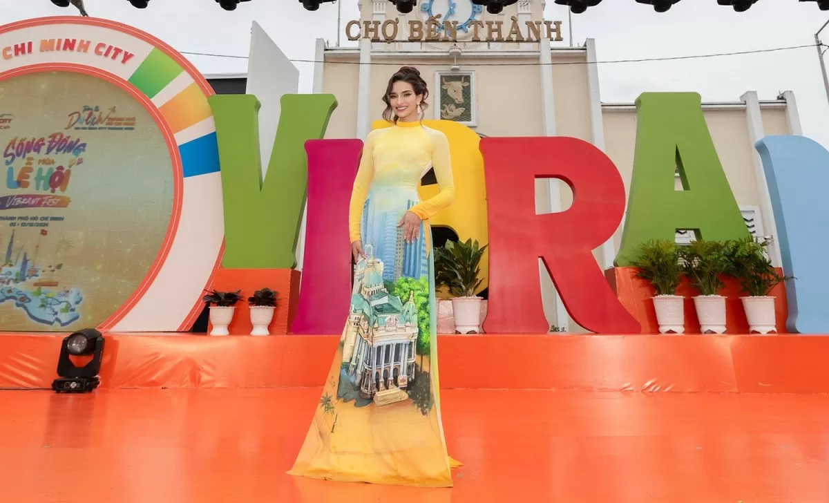 Hoa hậu Luma Russo Moura hiện có mặt ở Việt Nam, tham gia Tuần lễ Du lịch TP. Hồ Chí Minh 2024 với chủ đề Sống động mùa lễ hội - Vibrant Fest, diễn ra từ ngày 5-12/12. Người đẹp Brazil diện áo dài vẽ họa tiết phong cảnh TP. Hồ Chí Minh với những tòa nhà cao tầng, tôn dáng thon thả cùng nhan sắc rạng ngời. Hoa hậu Luma Russo Moura hiện có mặt ở Việt Nam, tham gia Tuần lễ Du lịch TP. Hồ Chí Minh 2024 với chủ đề Sống động mùa lễ hội - Vibrant Fest, diễn ra từ ngày 5-12/12. Người đẹp Brazil diện áo dài vẽ họa tiết phong cảnh TP. Hồ Chí Minh với những tòa nhà cao tầng, tôn dáng thon thả cùng nhan sắc rạng ngời.