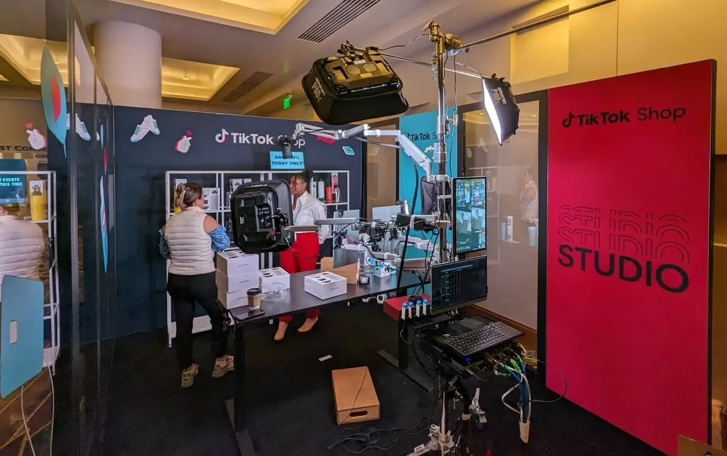 Người Mỹ mạnh tay mua sắm trên TikTok Shop Người Mỹ mạnh tay mua sắm trên TikTok Shop