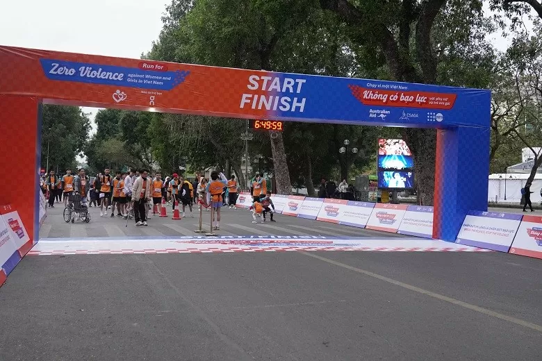2,000 runners participated in the race champions a vision for a joyful, violence-free life for women and girls