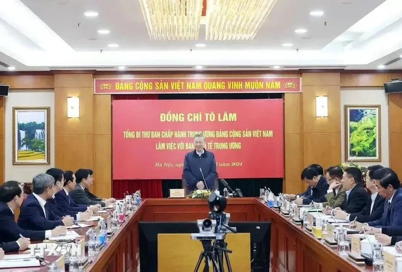 General Secretary To Lam works with Party Central Committee's Commission for Economic Affairs