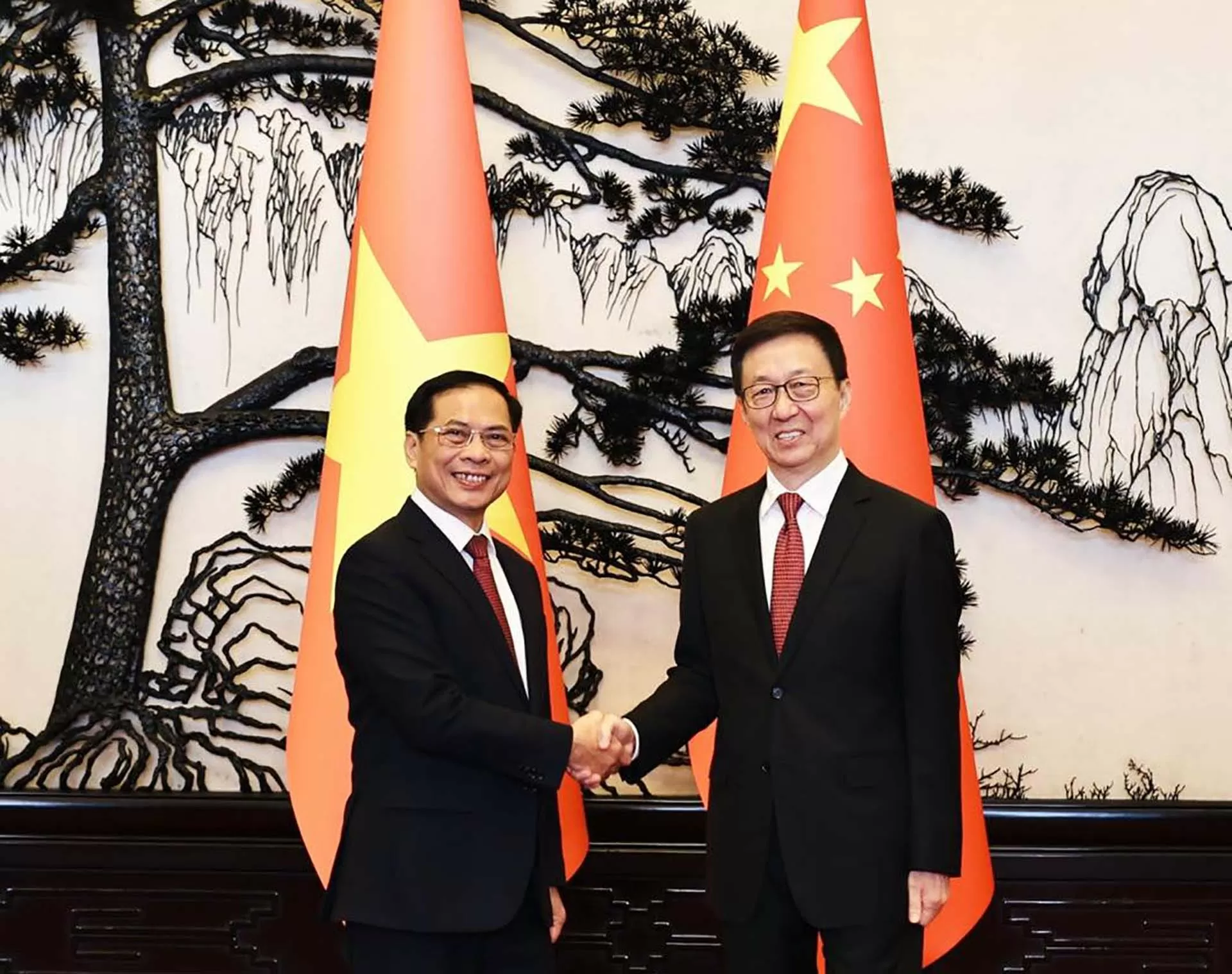 Phó Thủ tướng Chính phủ Bùi Thanh Sơn hội kiến Phó Chủ tịch nước CHND Trung Hoa Hàn Chính Phó Thủ tướng Chính phủ Bùi Thanh Sơn hội kiến Phó Chủ tịch nước CHND Trung Hoa Hàn Chính