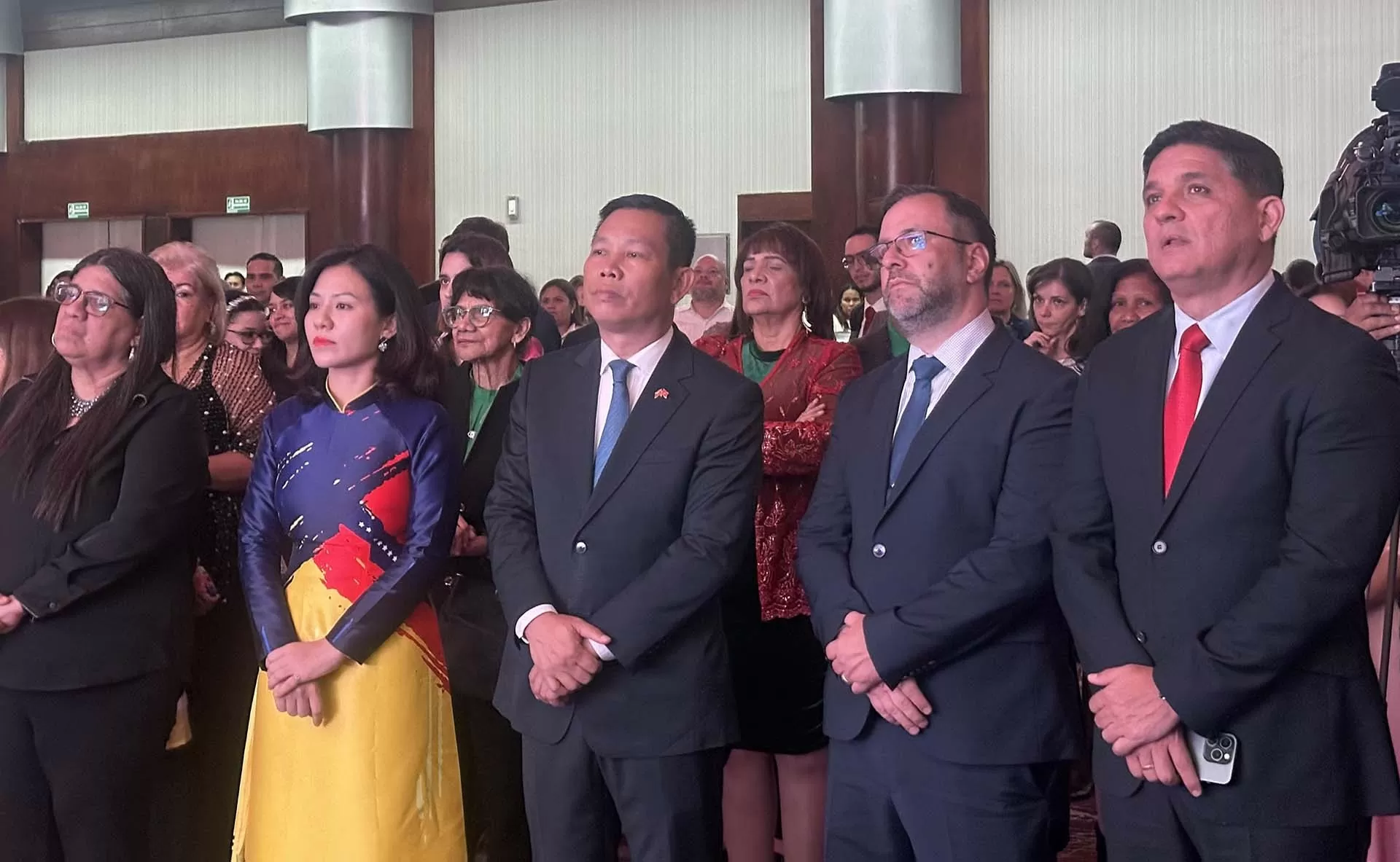 Kỷ niệm 35 năm thiết lập quan hệ ngoại giao Việt Nam-Venezuela Kỷ niệm 35 năm thiết lập quan hệ ngoại giao Việt Nam-Venezuela