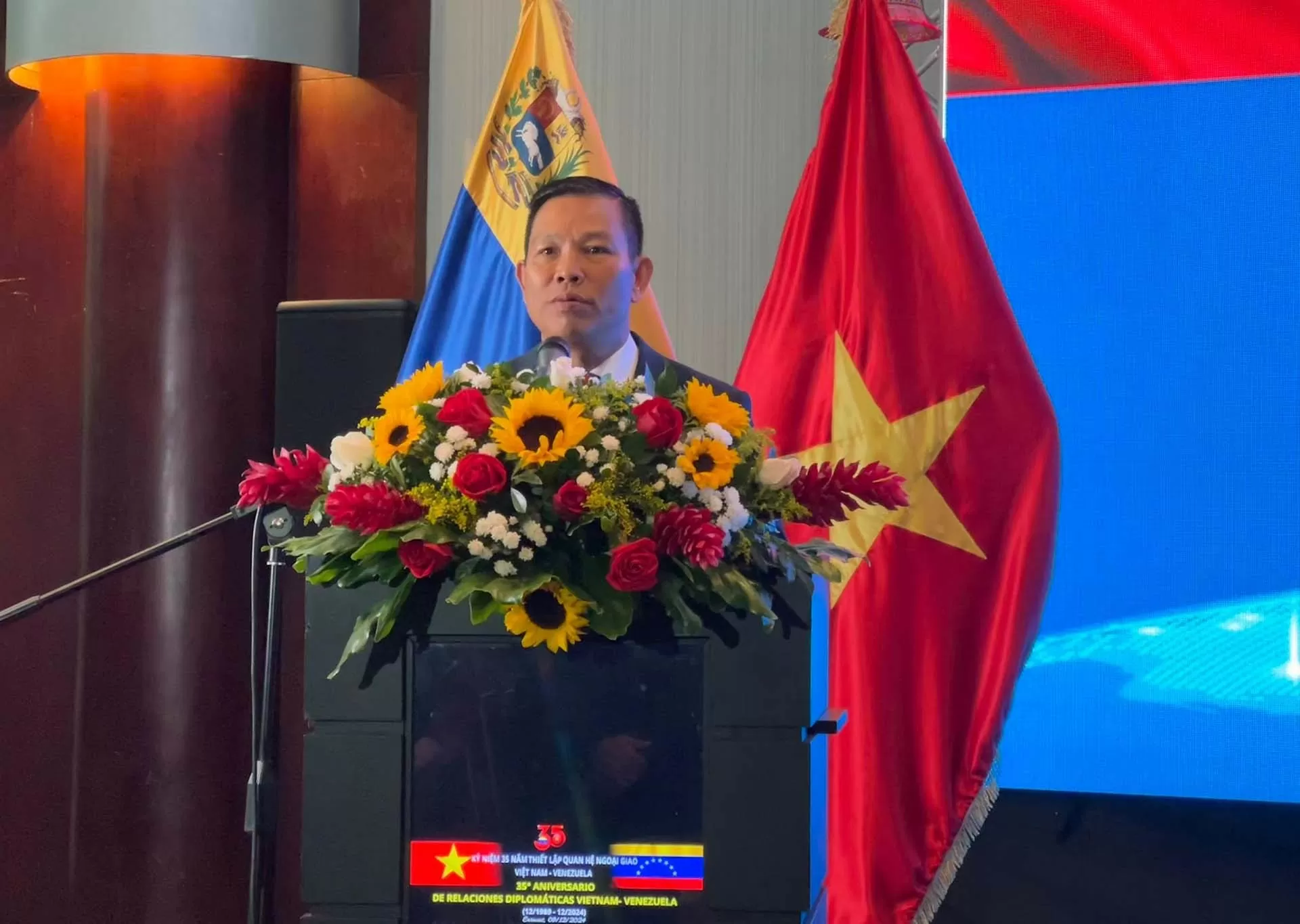 Kỷ niệm 35 năm thiết lập quan hệ ngoại giao Việt Nam-Venezuela Kỷ niệm 35 năm thiết lập quan hệ ngoại giao Việt Nam-Venezuela