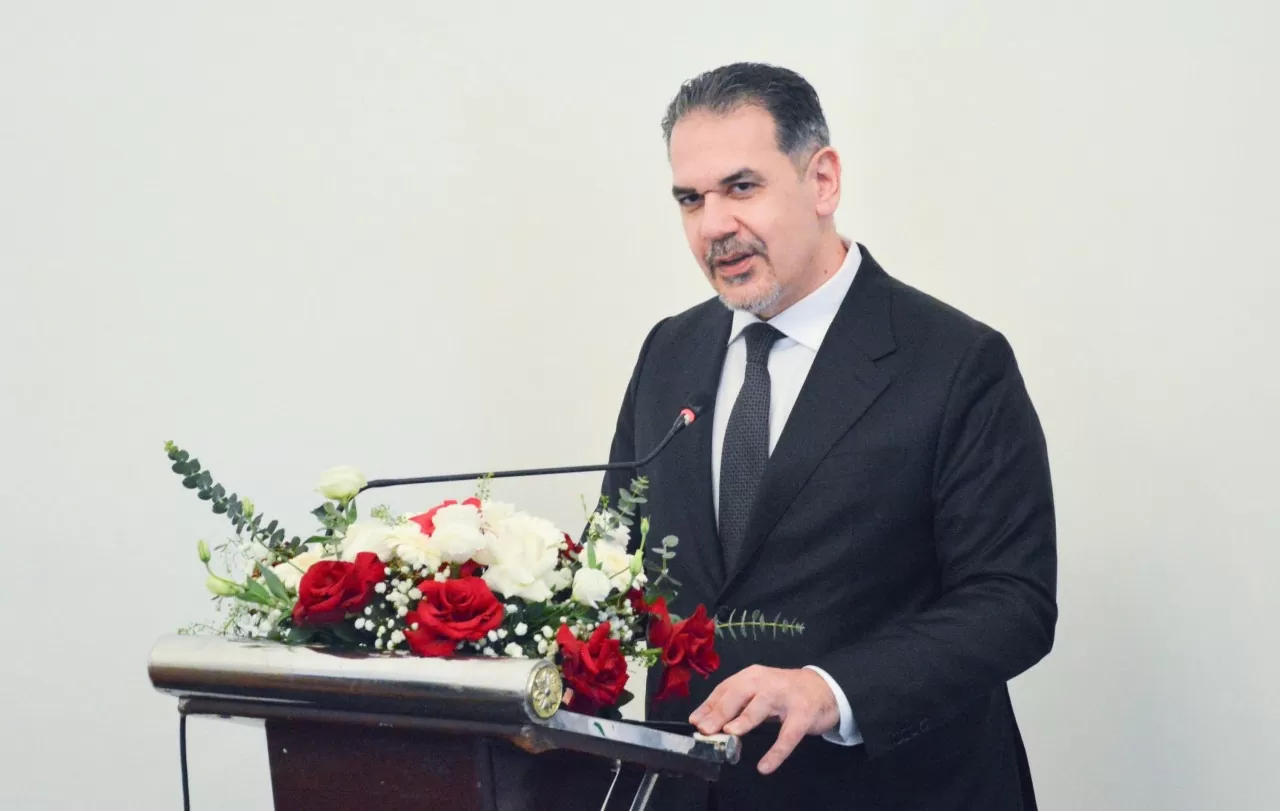Phát biểu tại buổi lễ, Đại biện Đại sứ quán Iraq tại Việt Nam, ông Ahmad Moayad Rashad Al-Azzawi, bày tỏ lòng cảm kích trước sự hỗ trợ tận tâm từ Cục Phục vụ Ngoại giao đoàn. (Ảnh: Phạm Hiền) Phát biểu tại buổi lễ, Đại biện Đại sứ quán Iraq tại Việt Nam, ông Ahmad Moayad Rashad Al-Azzawi, bày tỏ lòng cảm kích trước sự hỗ trợ tận tâm từ Cục Phục vụ Ngoại giao đoàn. (Ảnh: Phạm Hiền)
