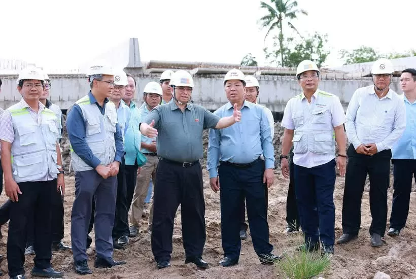 PM Pham Minh Chinh inspects Can Tho-Ca Mau Expressway project