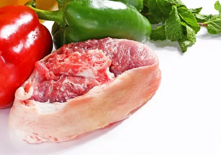 Giá heo hơi hôm nay 16/12: Chững giá về cuối tuần; Đâu là thị trường xuất khẩu thịt và các sản phẩm thịt lớn nhất của Việt Nam?. (Nguồn: Giachanhcamtuyet)