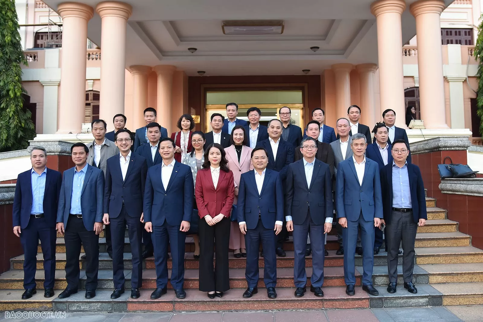 Bac Ninh urges Heads of Vietnamese representative missions to attract high-tech investment